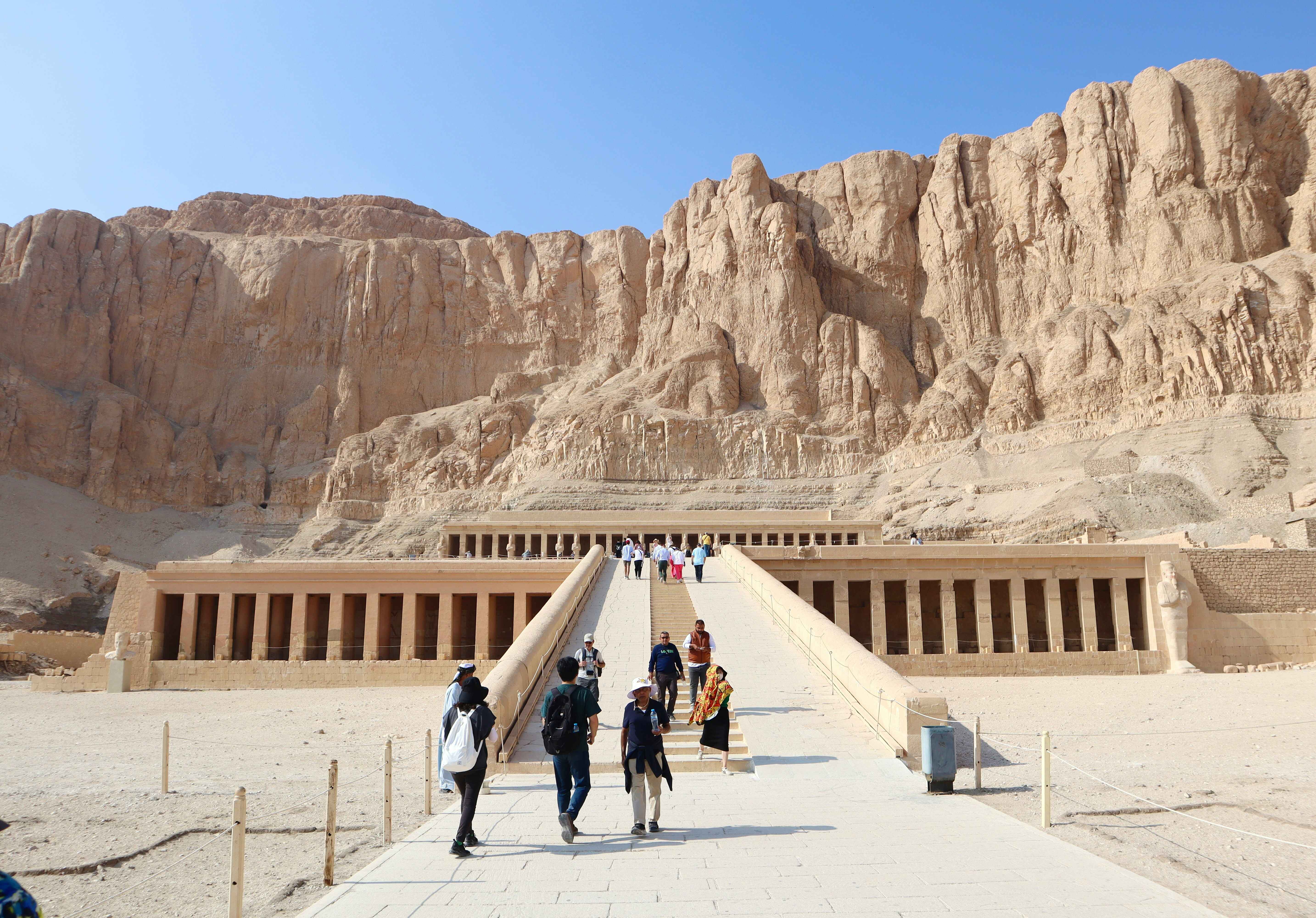 Hurghada to Luxor by Bus: Complete Day Trip Guide with Prices, Temples & Tips 2026